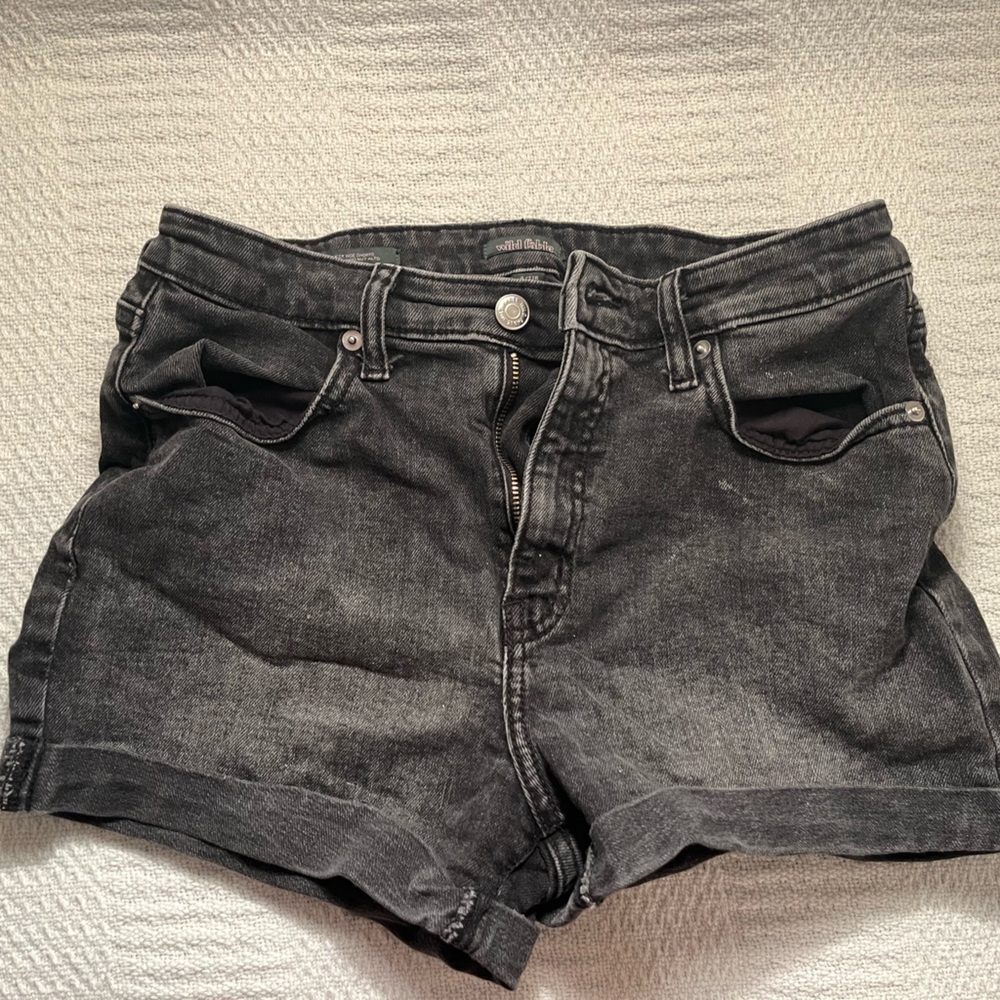 I’m selling black jean shorts.